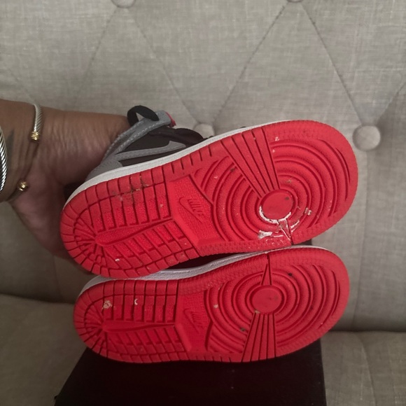 Jordan 1 Toddler Black, Red, and Gray Jordan Sz 6C - Picture 2 of 4